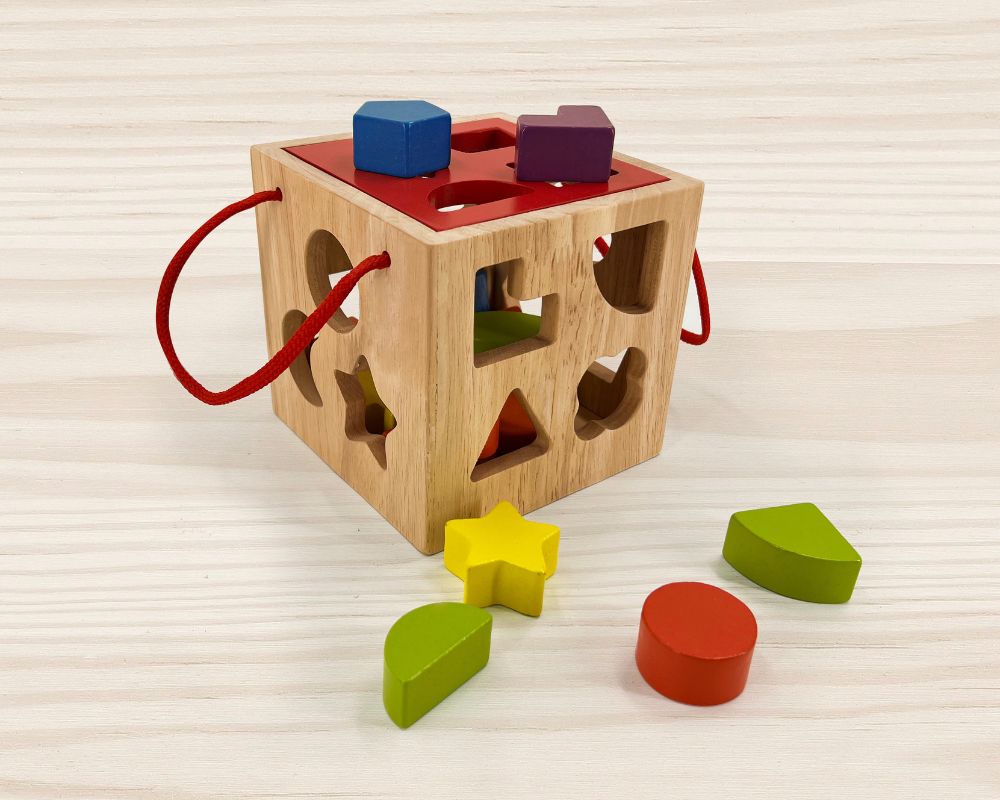 https://saicatoys.com/wp-content/uploads/2025/10/Juguete-educativo-montessori-05.jpg